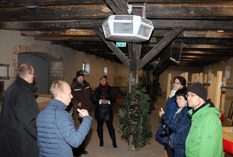 Gemeinde Wolkramshausen, "Alte Schäferei" - der Bürgermeister Herr Braun informiert über die vielfältigeren Nutzungsmöglichkeiten durch den Heizungseinbau