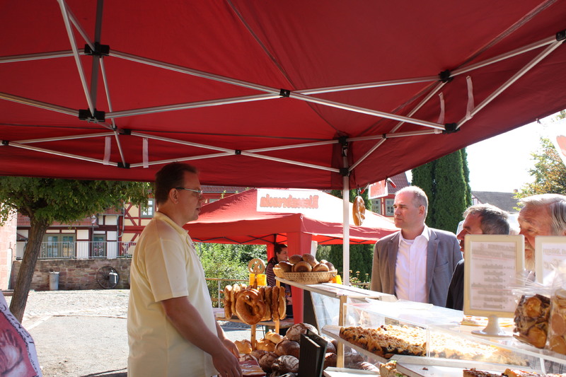 Die Bäckerei Meye aus dem Nachbarlandkreis versüßte zum 2. Mal den Schlossmarkt.JPG